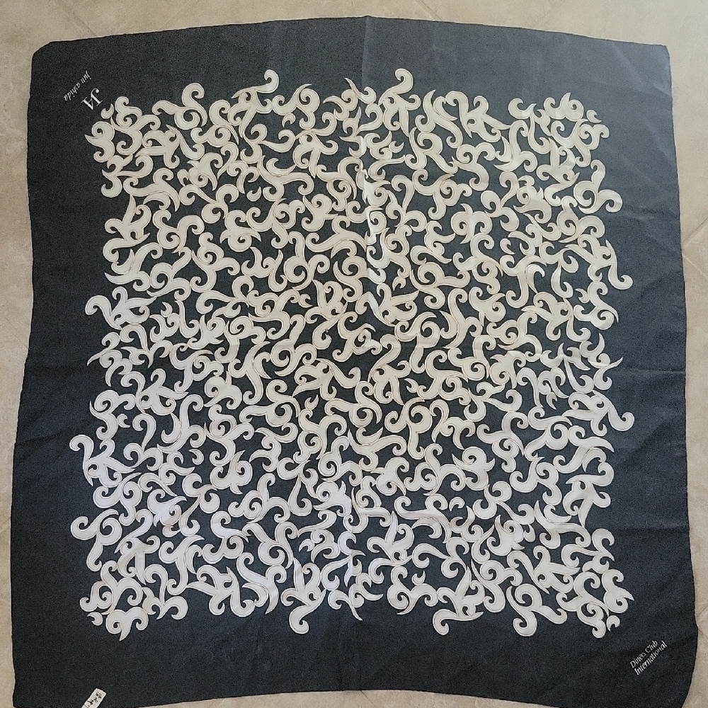 Vintage Jun Ashida 100% Silk Patterned scarf 30x29